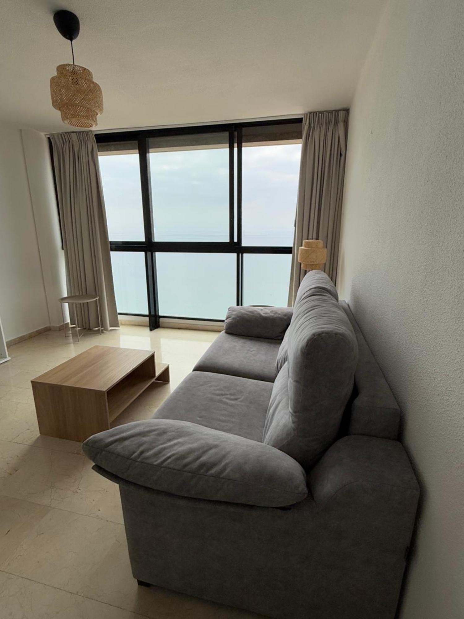Apartament Primera Linea De Playa, Benidorm. *